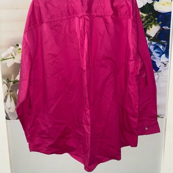 Woman’s pink button down - Picture 2 of 4